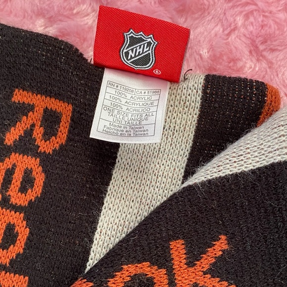 NHL Reebok Face-off Collection 2010 Winter Classic Scarf - Picture 6 of 6